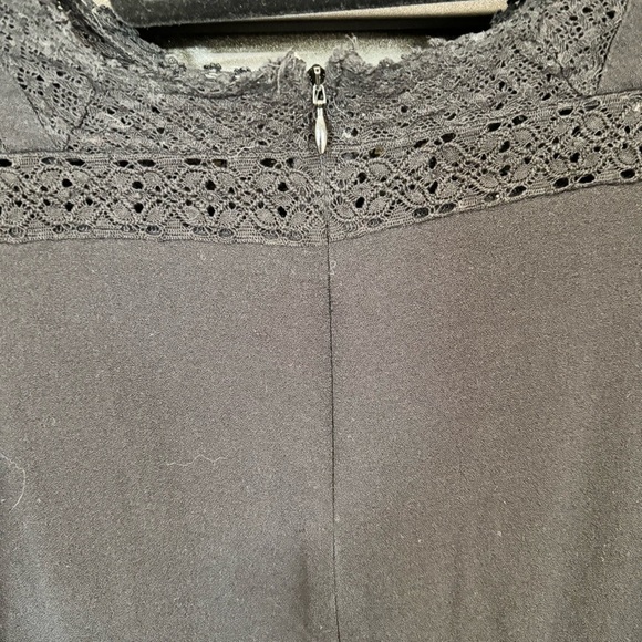 🎻 J. Crew Point Sur Black Ruffled Blouse with Lace Details - size 6​​ - Picture 6 of 9